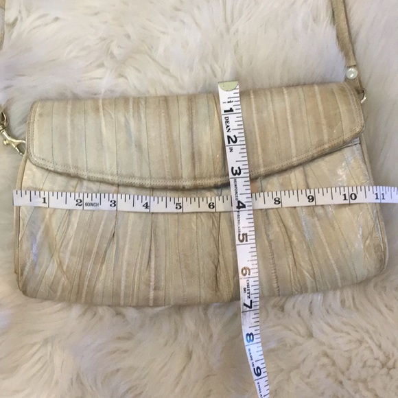 Eelskin of white shoulder bag, ostrich interior - Picture 4 of 7